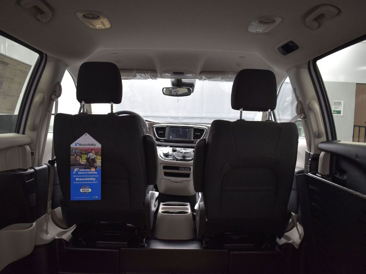 2023 CHRYSLER VOYAGER - Image 20