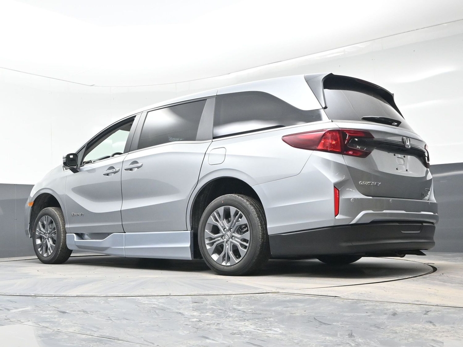 New 2026 Honda Odyssey Touring - BraunAbility Side Entry Entry In Floor Automatic Ramp