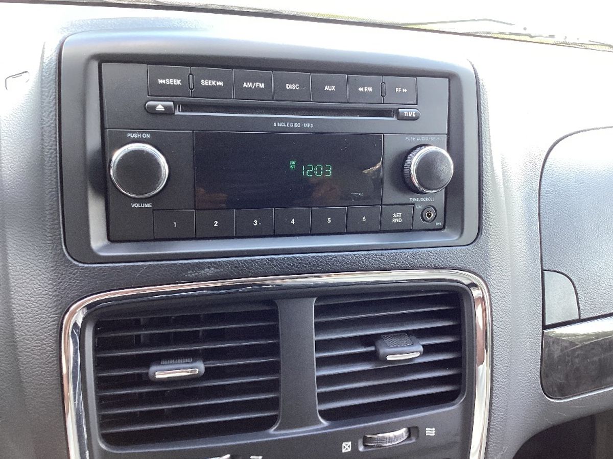 Red Dodge Grand Caravan image number 15