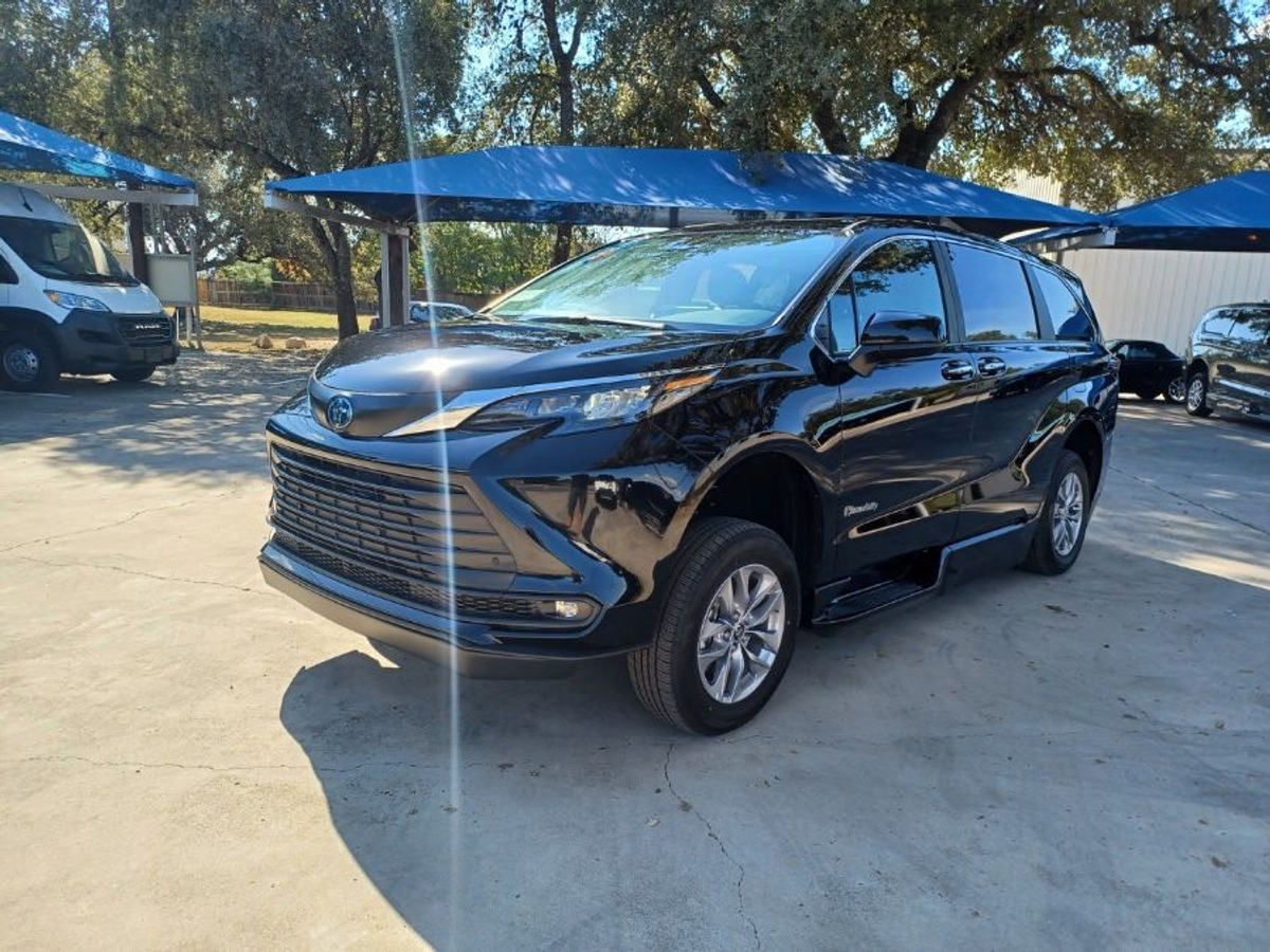 2025 TOYOTA SIENNA - Image 6