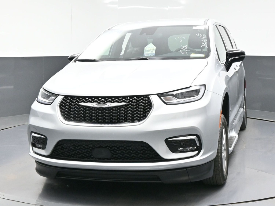 Silver Chrysler Pacifica image number 5