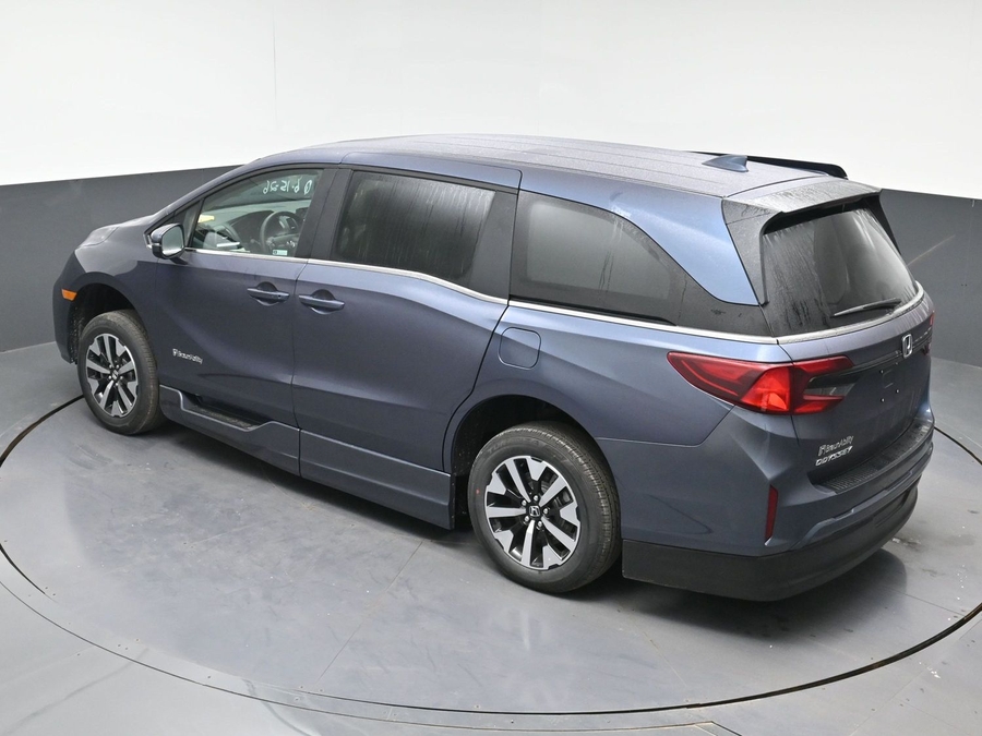 Blue Honda Odyssey image number 21