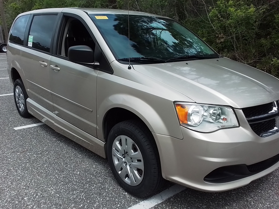 Brown Dodge Grand Caravan image number 8