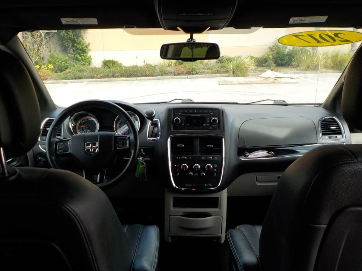 Grey Dodge Grand Caravan image number 8