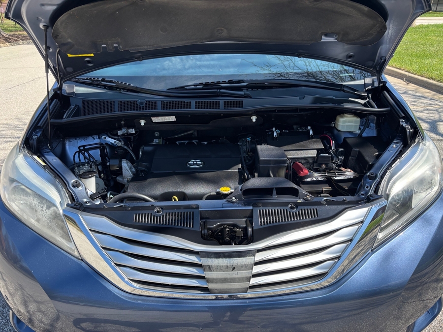 Used 2016 Toyota Sienna Limited - BraunAbility Side Entry Entry Fold Out Automatic Ramp