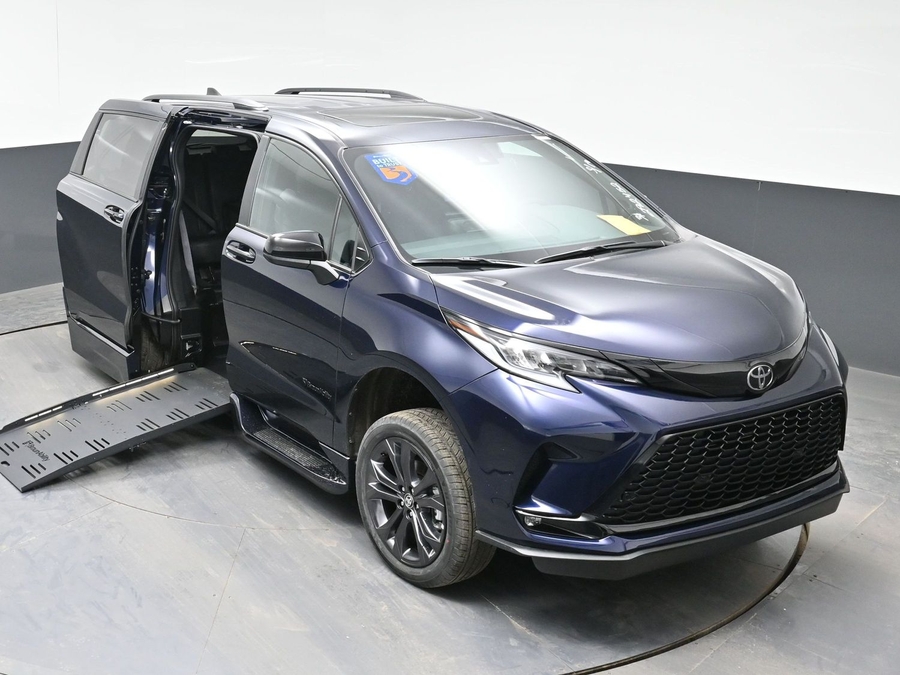 New 2026 Toyota Sienna Hybrid XSE Sport - BraunAbility Side Entry Entry Fold Out Automatic Ramp