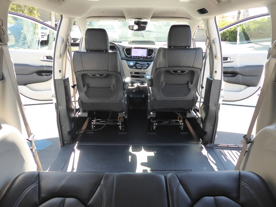 Used 2022 Chrysler Pacifica Touring L - BraunAbility Side Entry Fold Out Automatic Ramp