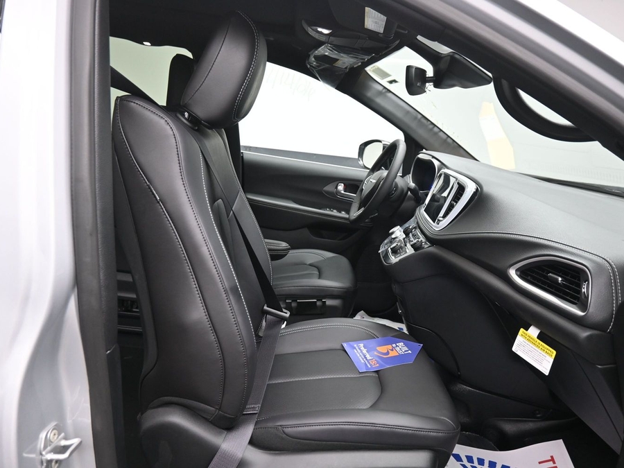 New 2026 Chrysler Pacifica Select Plus - BraunAbility Side Entry Fold Out Automatic Ramp