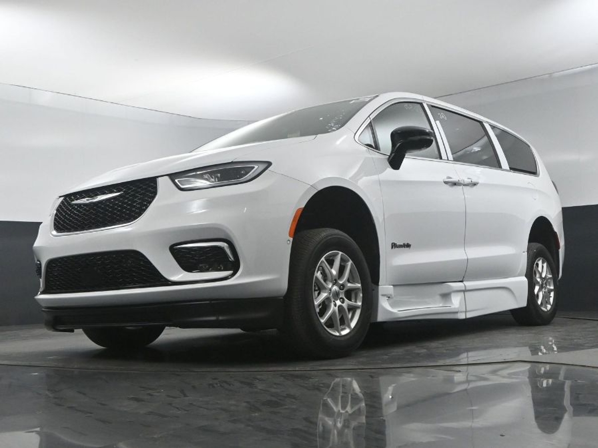 2025 CHRYSLER PACIFICA - Image 20