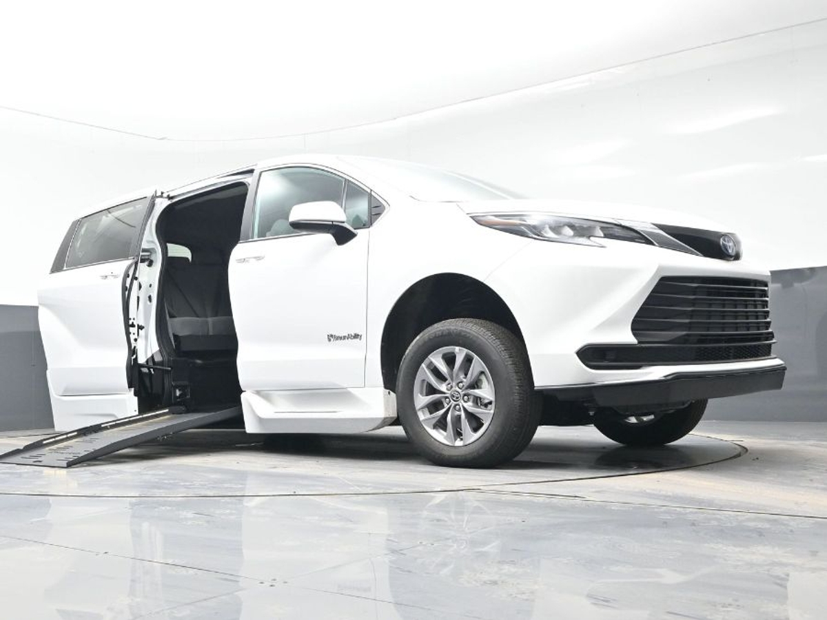 2025 TOYOTA SIENNA - Image 19