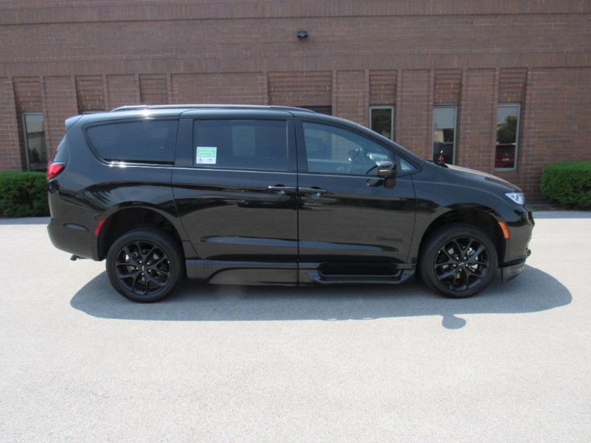 2023 CHRYSLER PACIFICA - Image 7