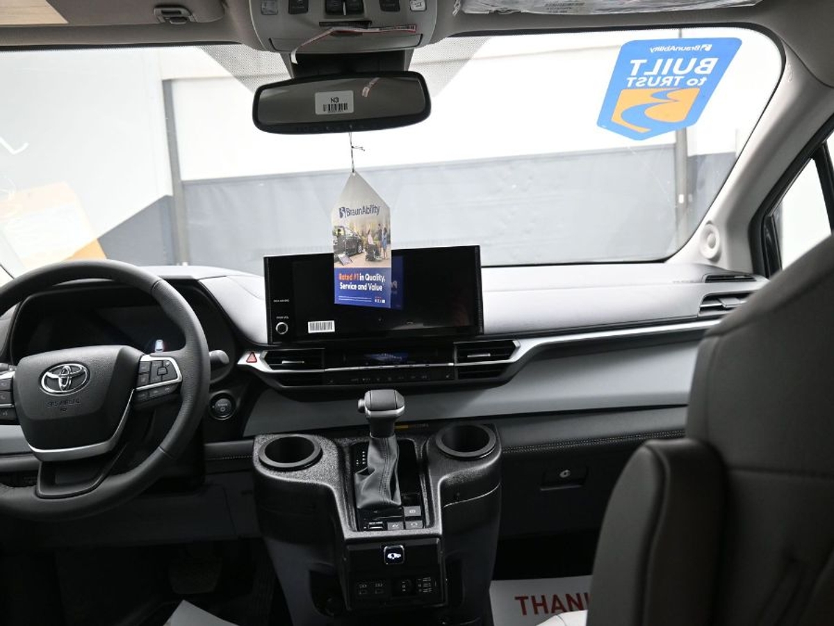 Black Toyota Sienna image number 12