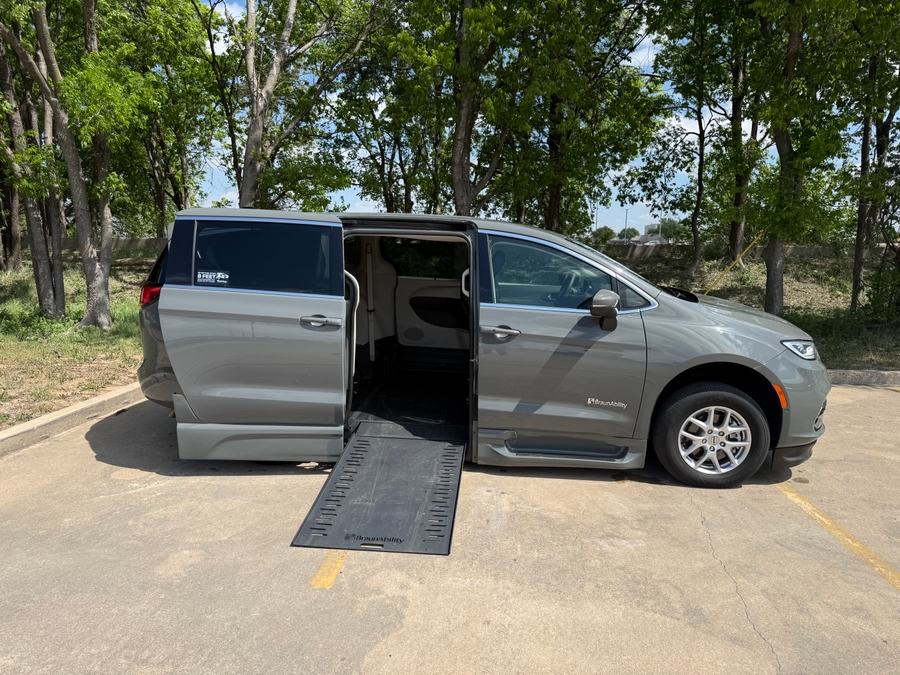 Used 2023 Chrysler Pacifica Touring L - BraunAbility Side Entry Entry In Floor Automatic Ramp