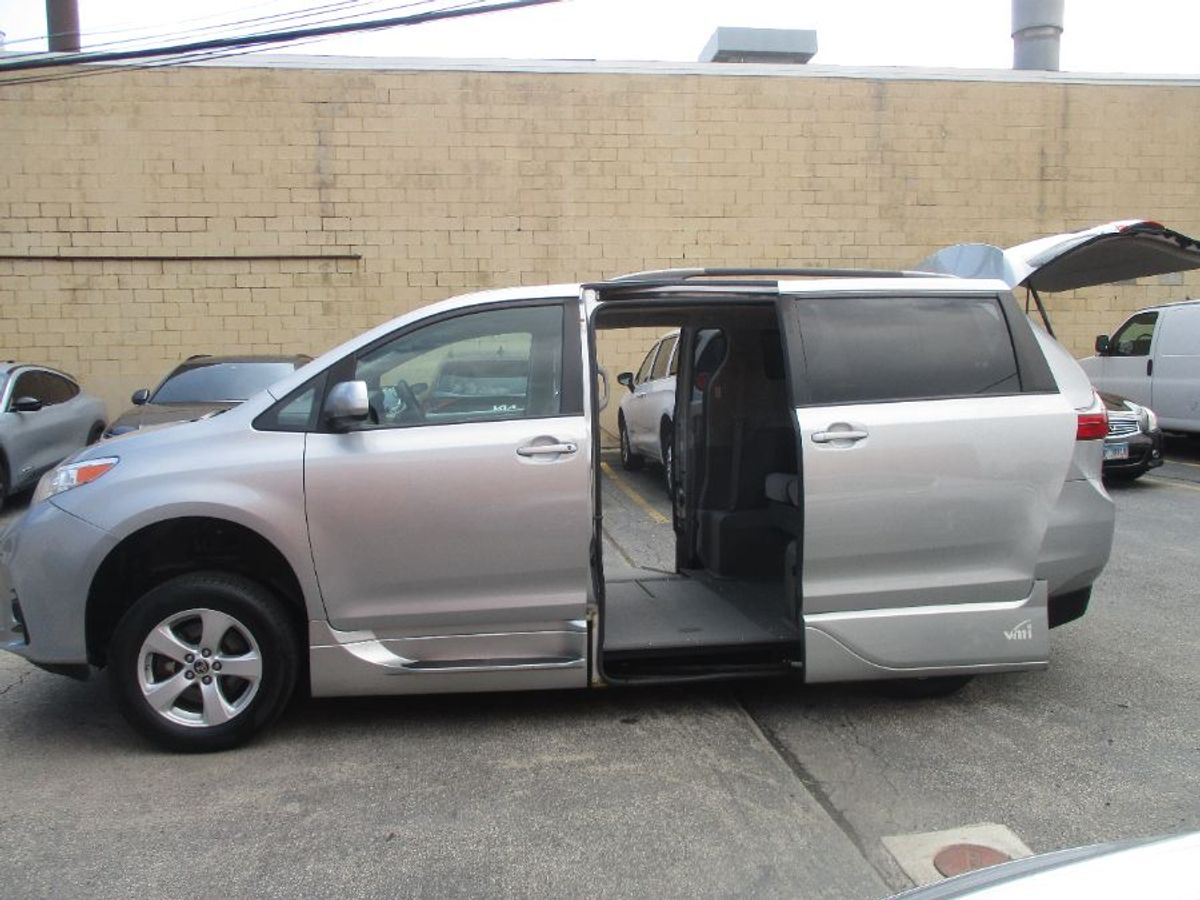 2020 TOYOTA SIENNA - Image 10