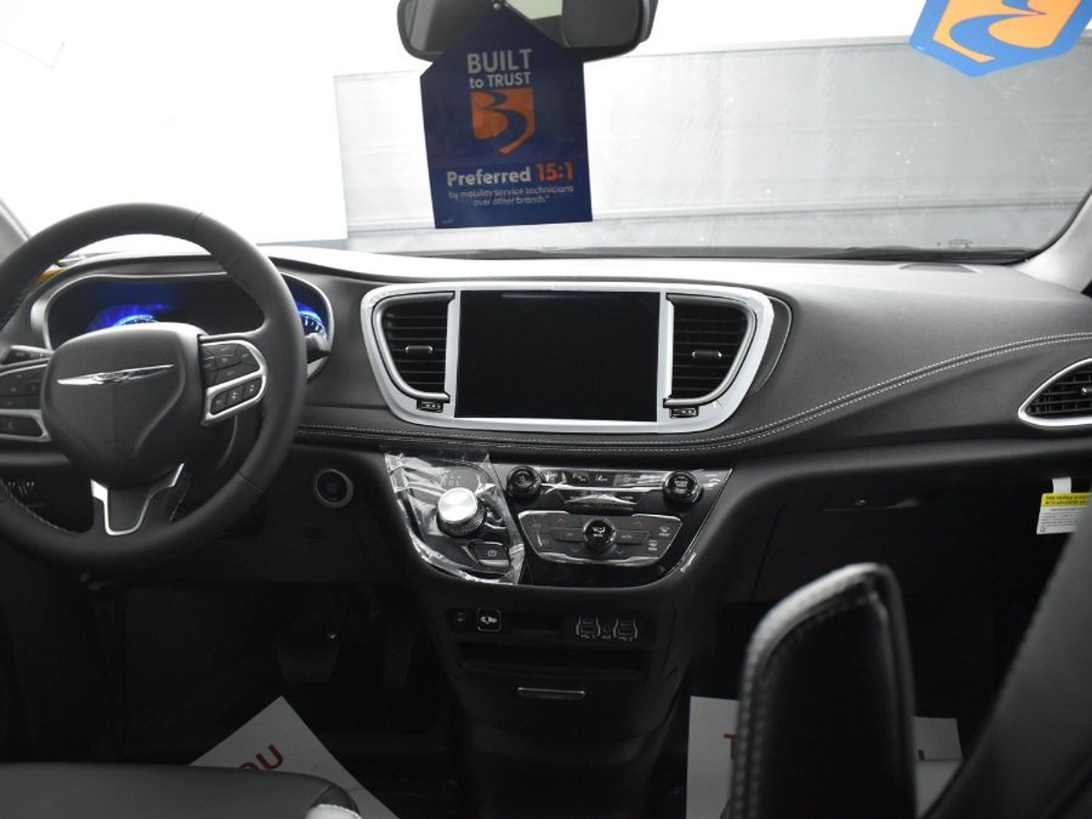 2025 CHRYSLER PACIFICA - Image 13