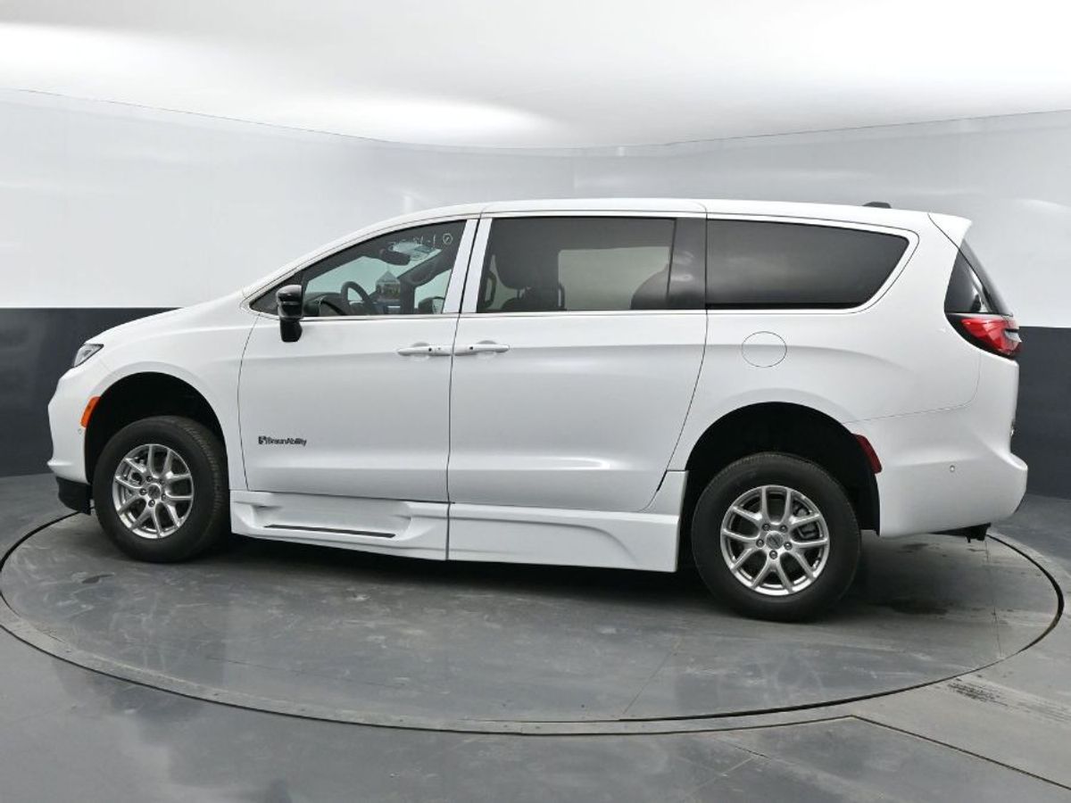 2025 CHRYSLER PACIFICA - Image 21