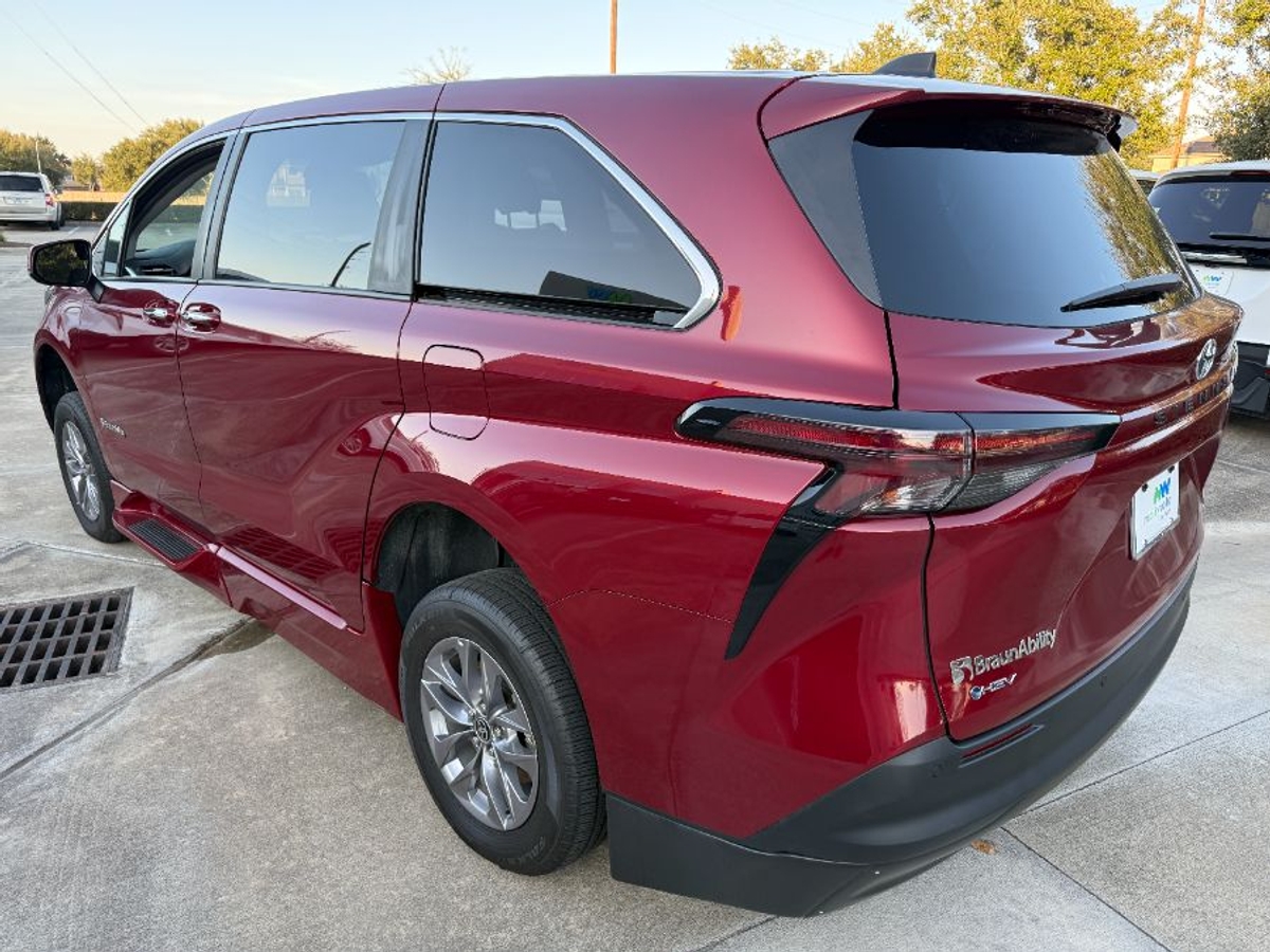 2025 TOYOTA SIENNA - Image 5