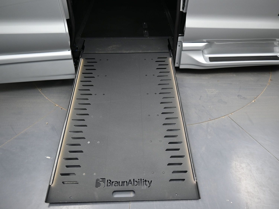 New 2026 Chrysler Pacifica Select Sport - BraunAbility Side Entry In Floor Automatic Ramp