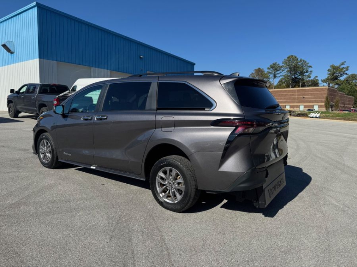 2024 TOYOTA SIENNA - Image 3