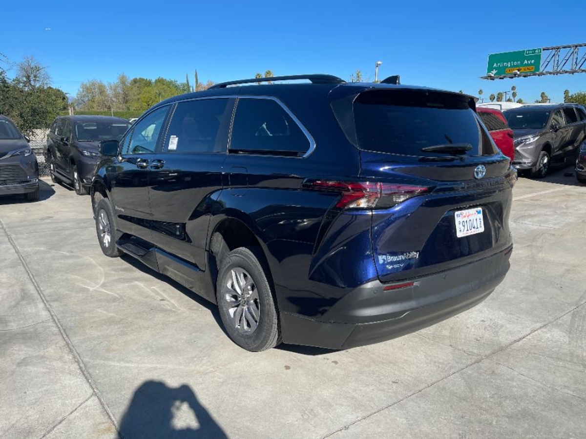 2025 TOYOTA SIENNA - Image 14