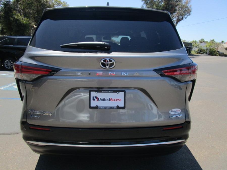 New 2026 Toyota Sienna Hybrid XSE Sport - BraunAbility Side Entry Fold Out Automatic Ramp