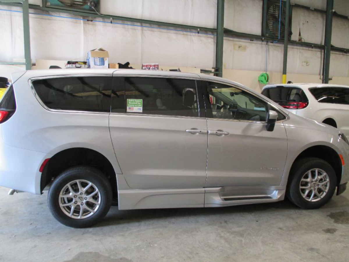 2023 CHRYSLER VOYAGER - Image 8