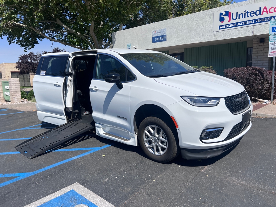 Used 2025 Chrysler Pacifica Select Safety - BraunAbility Side Entry Fold Out Automatic Ramp