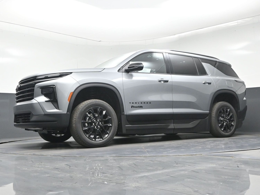 New 2026 Chevrolet Traverse 1LT Midnight - BraunAbility Side Entry In Floor Automatic Ramp