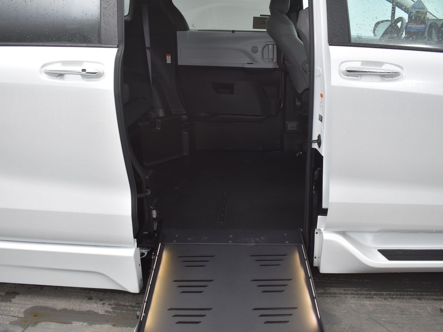 New 2025 Toyota Sienna Hybrid XLE Plus - BraunAbility Side Entry Entry Fold Out Automatic Ramp
