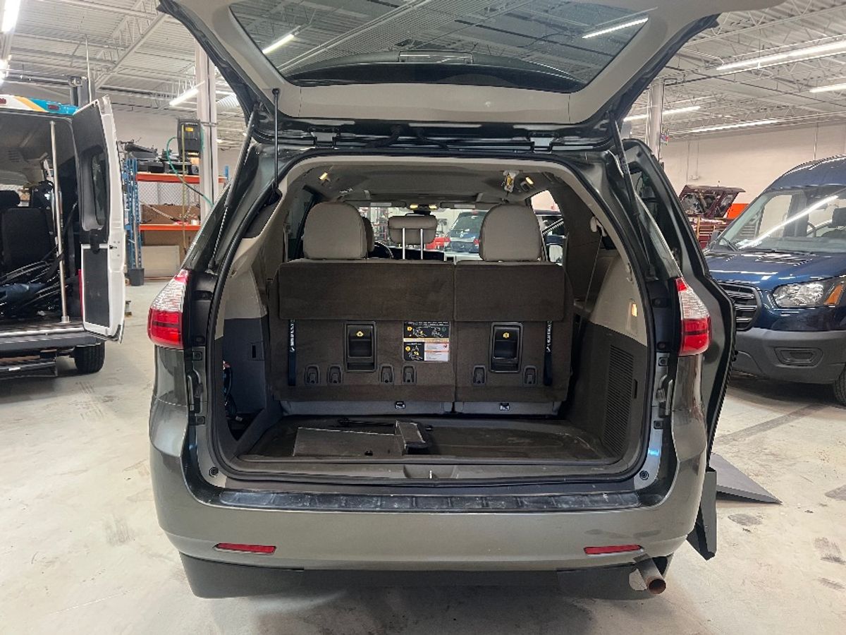 2019 TOYOTA SIENNA - Image 19