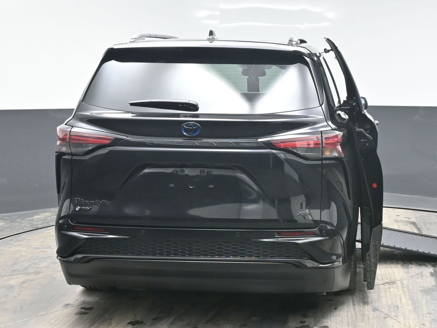 New 2025 Toyota Sienna Hybrid XSE Sport - BraunAbility Side Entry Entry In Floor Automatic Ramp