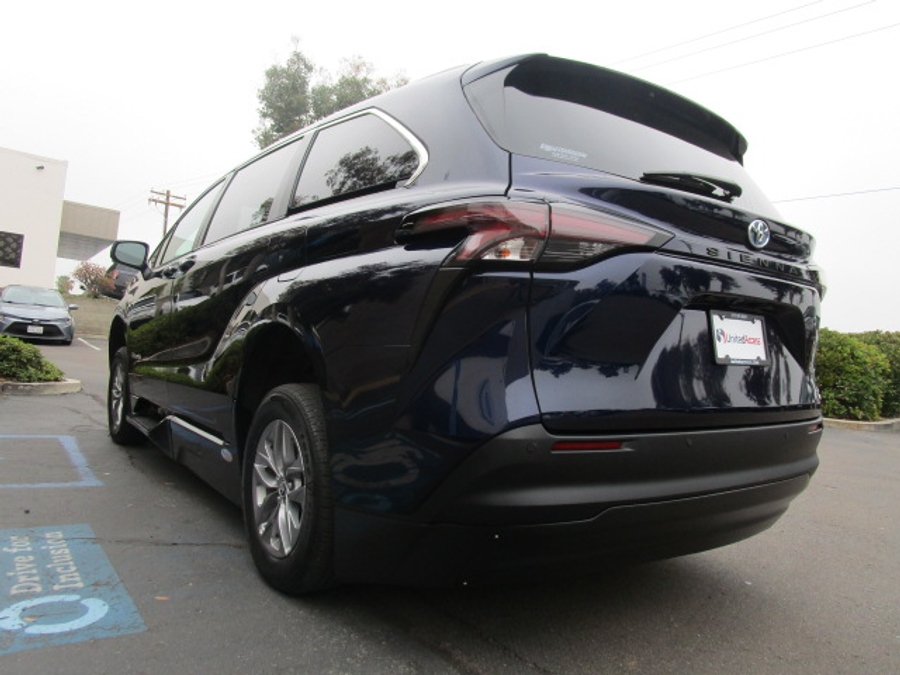 Used 2023 Toyota Sienna Hybrid XLE - BraunAbility Side Entry Entry Fold Out Automatic Ramp