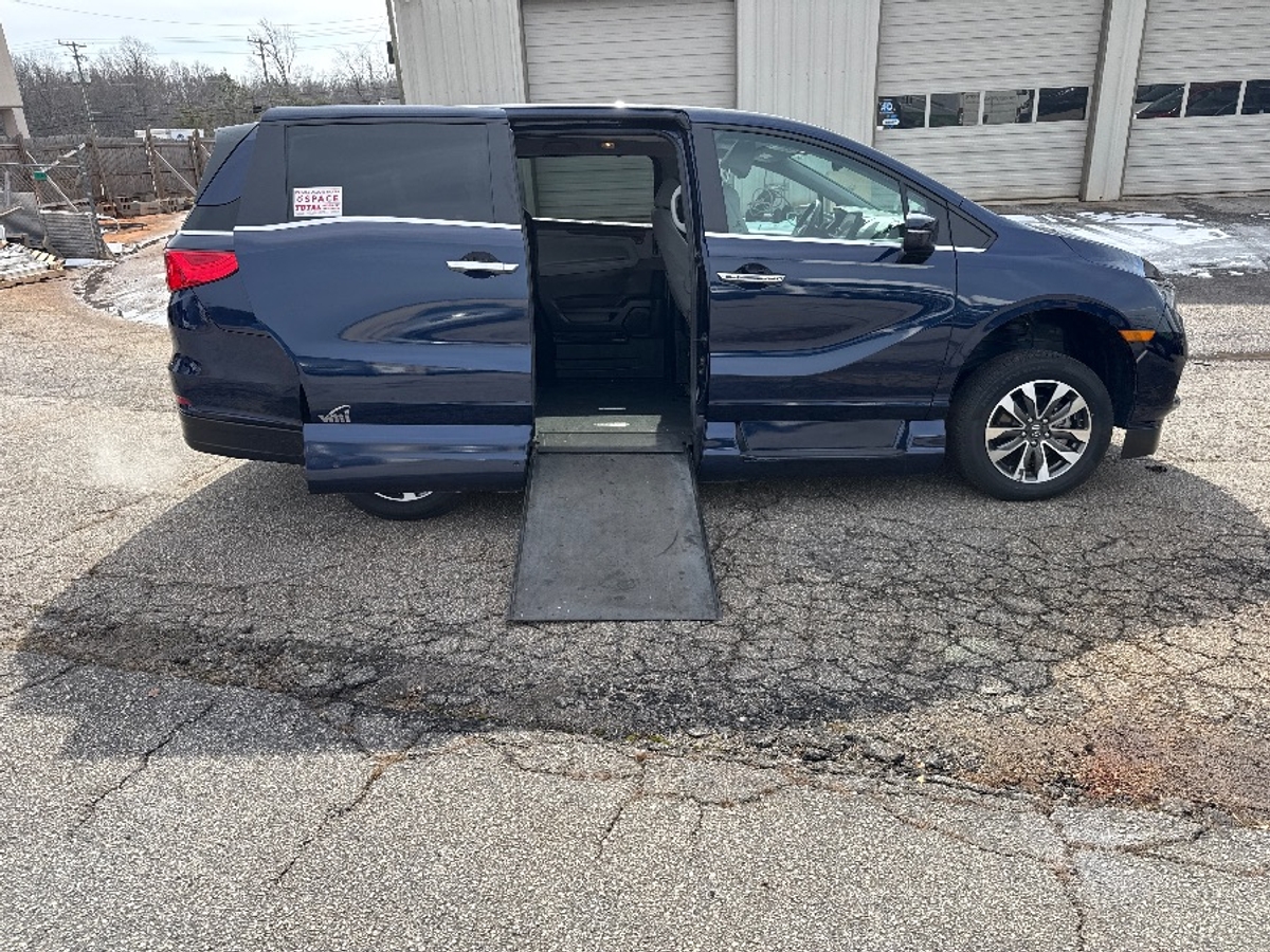 2023 HONDA ODYSSEY - Image 1