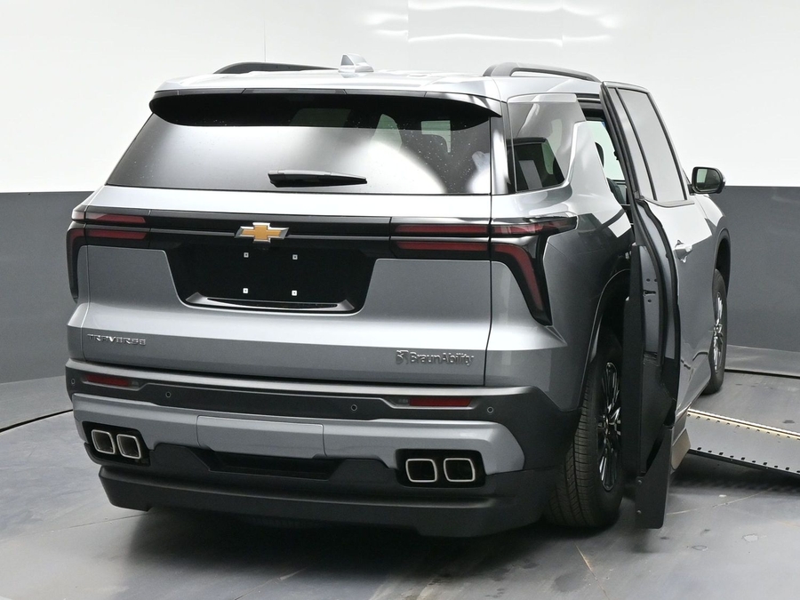 New 2026 Chevrolet Traverse 1LT - BraunAbility Side Entry In Floor Automatic Ramp