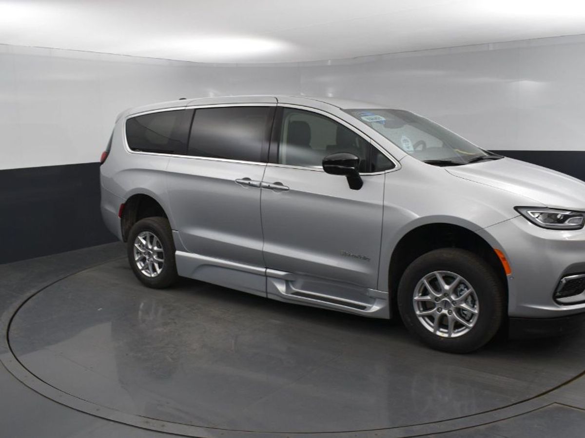 2024 CHRYSLER PACIFICA - Image 10