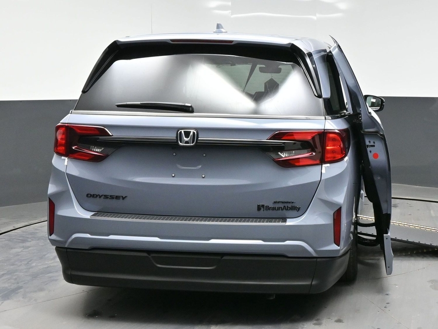 Grey Honda Odyssey image number 5