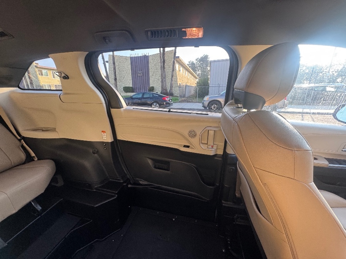 2022 TOYOTA SIENNA - Image 7