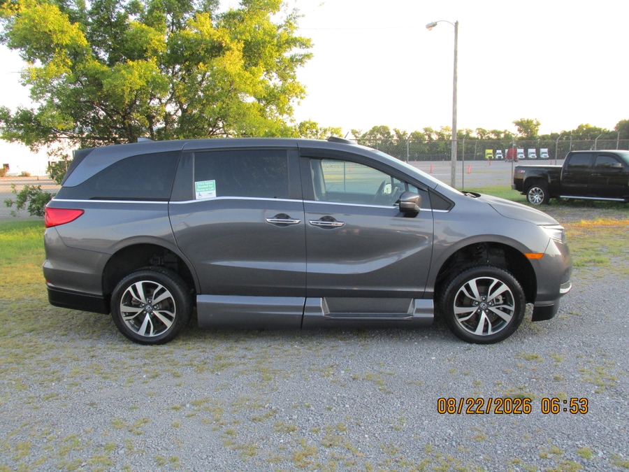 Grey Honda Odyssey image number 3