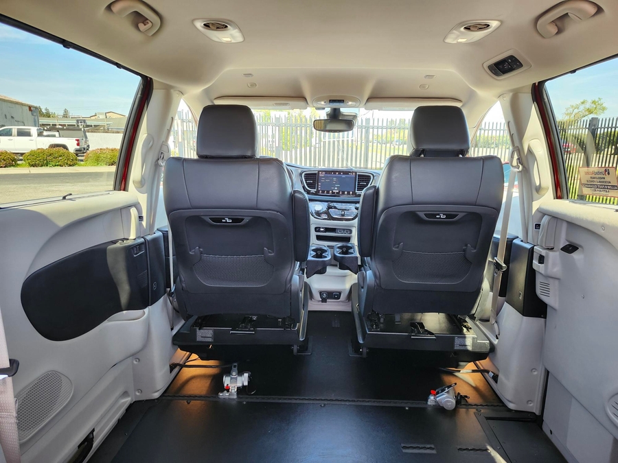 Used 2021 Chrysler Pacifica Touring L - BraunAbility Side Entry Entry In Floor Automatic Ramp