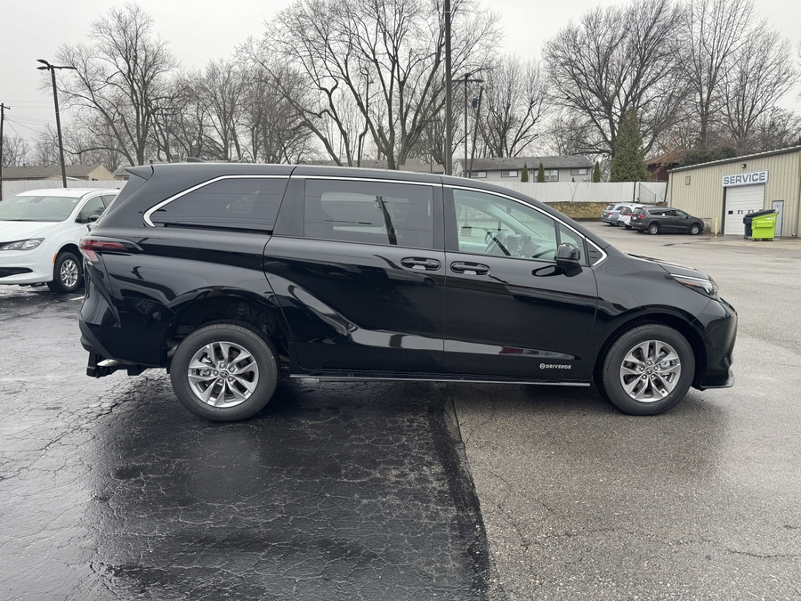 2025 TOYOTA SIENNA - Image 13