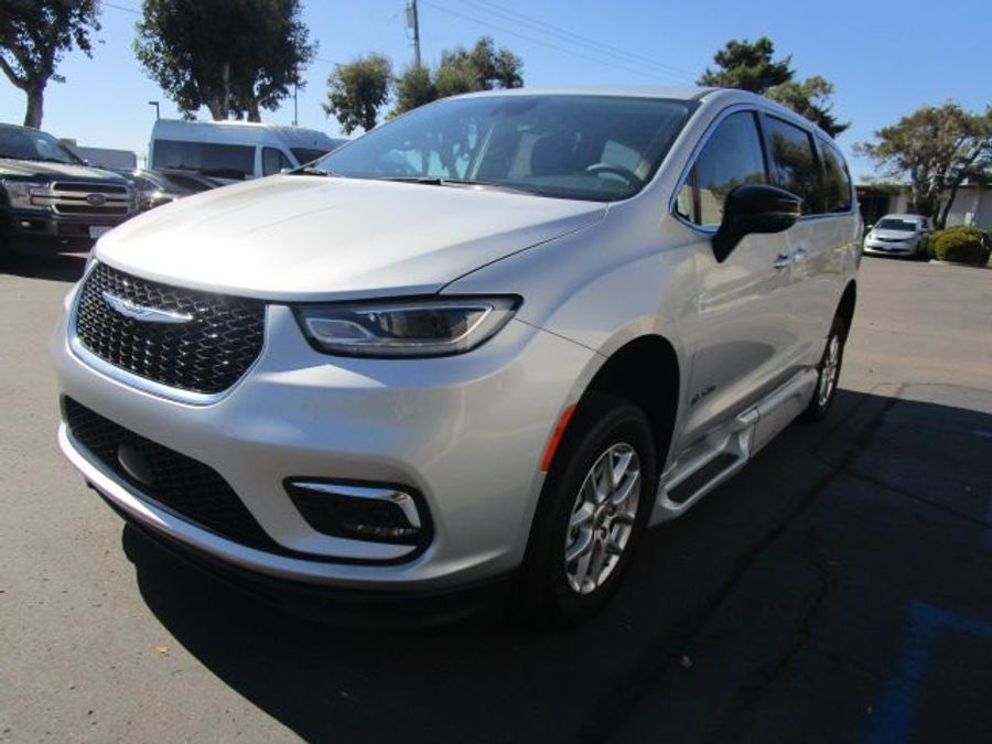 Used 2024 Chrysler Pacifica Touring L - BraunAbility Side Entry Entry Fold Out Automatic Ramp