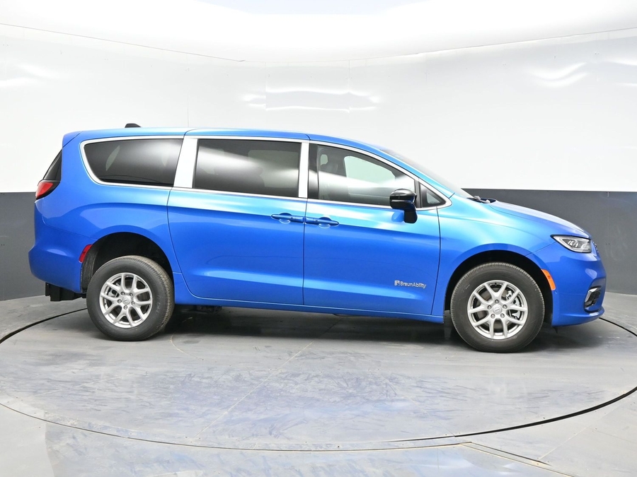 New 2026 Chrysler Pacifica Select Safety - BraunAbility Rear Entry Entry Fold Out Manual Ramp