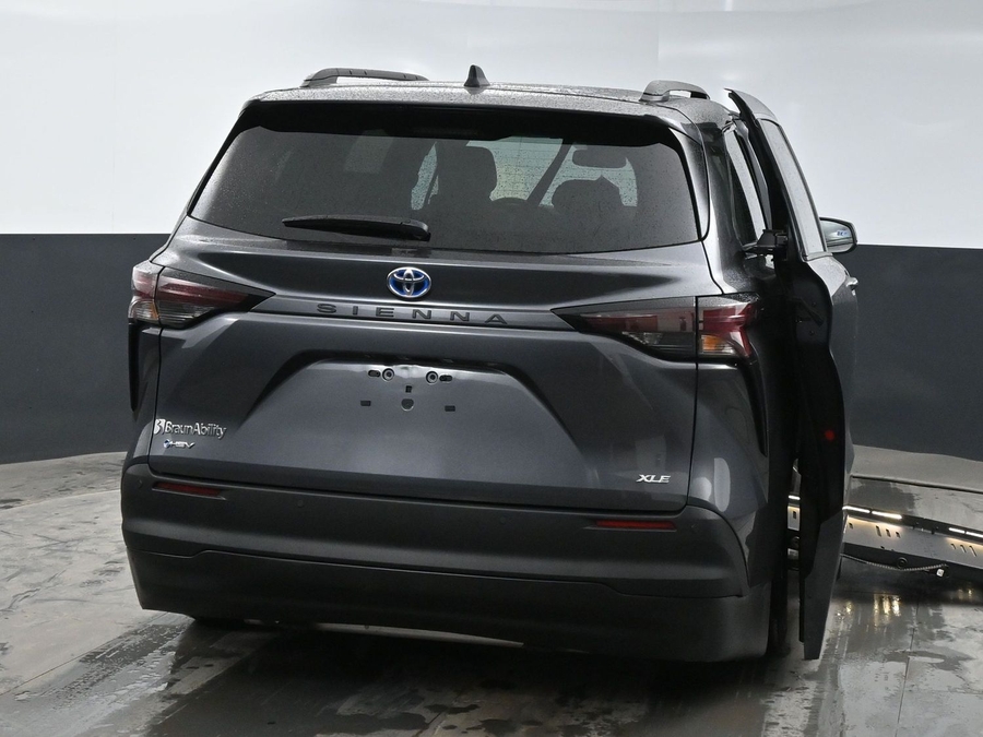 New 2025 Toyota Sienna Hybrid XLE PLUS - BraunAbility Side Entry Entry Fold Out Automatic Ramp
