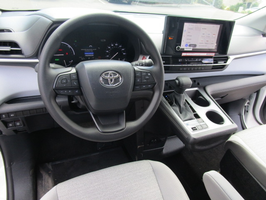 New 2025 Toyota Sienna Hybrid LE AWD w MID ROW - Vantage Mobility Commercial Side Entry Entry In Floor Manual Ramp