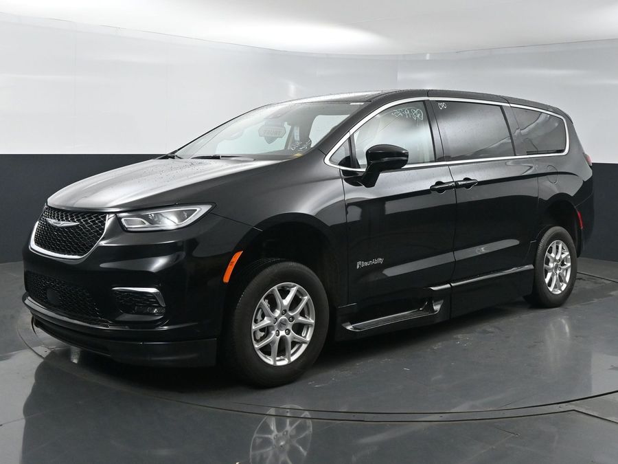 Used 2024 Chrysler Pacifica Touring L - BraunAbility Side Entry Entry Fold Out Automatic Ramp