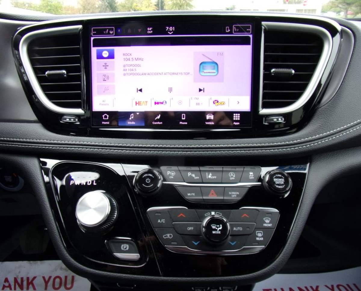 2025 CHRYSLER PACIFICA - Image 11