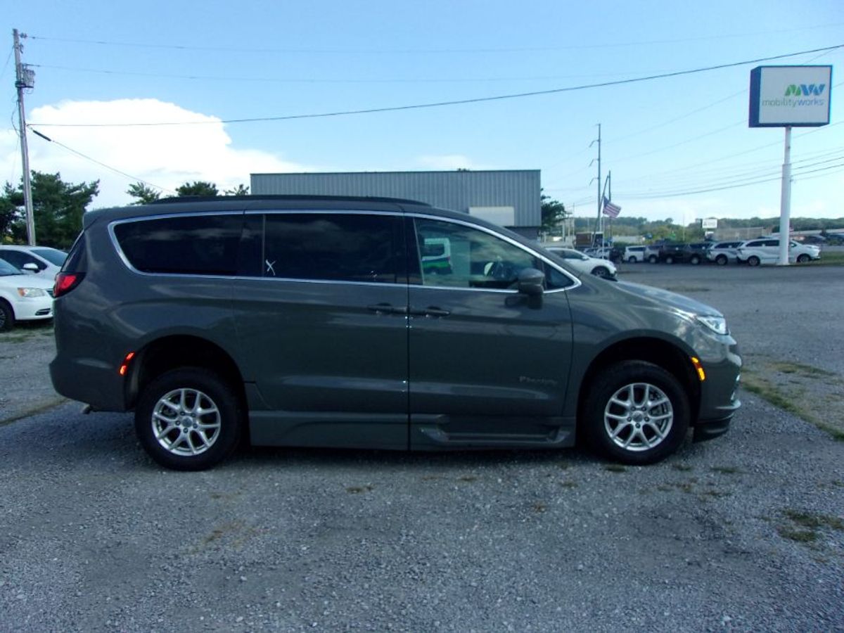 2022 CHRYSLER PACIFICA - Image 4