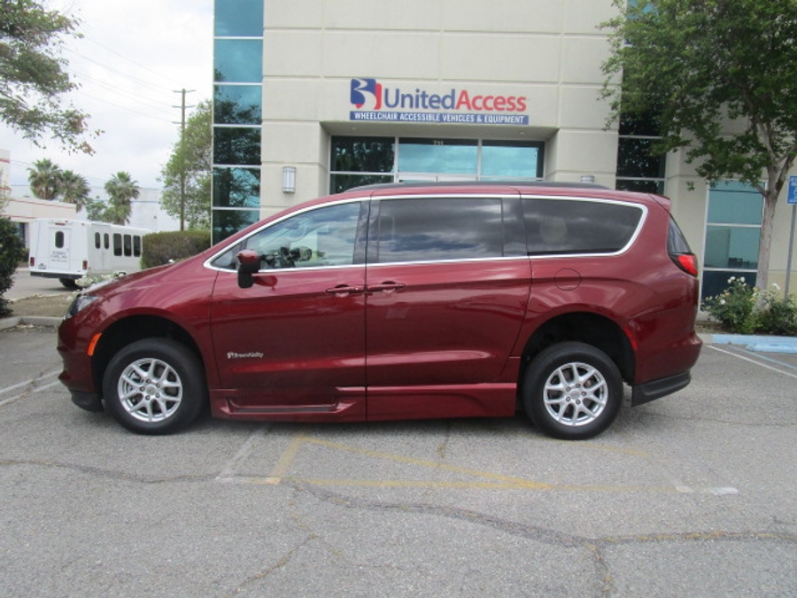 Used 2021 Chrysler Voyager LXi - BraunAbility Side Entry Entry Fold Out Automatic Ramp