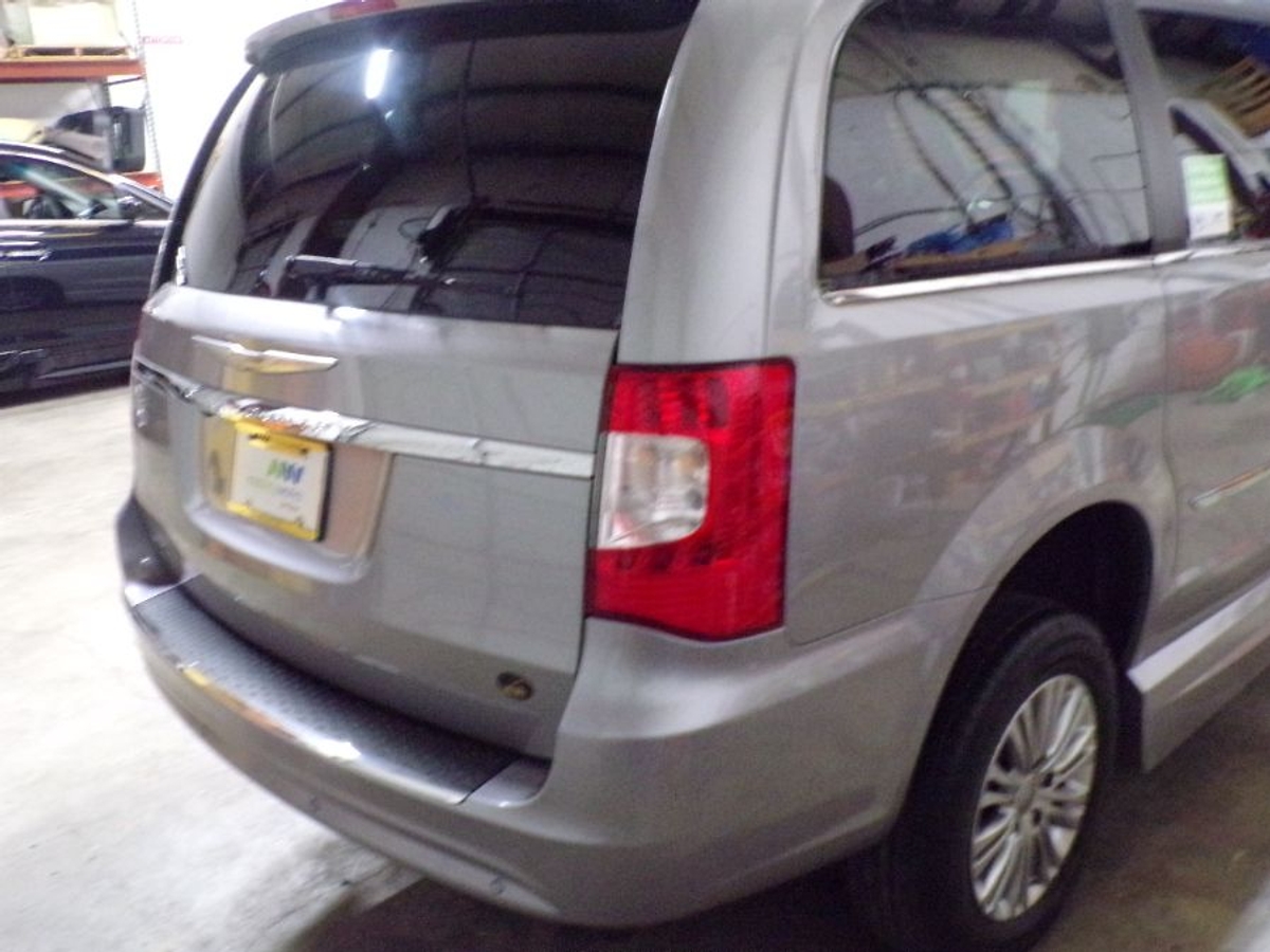 2013 CHRYSLER TOWN AND COUNTRY - Image 6