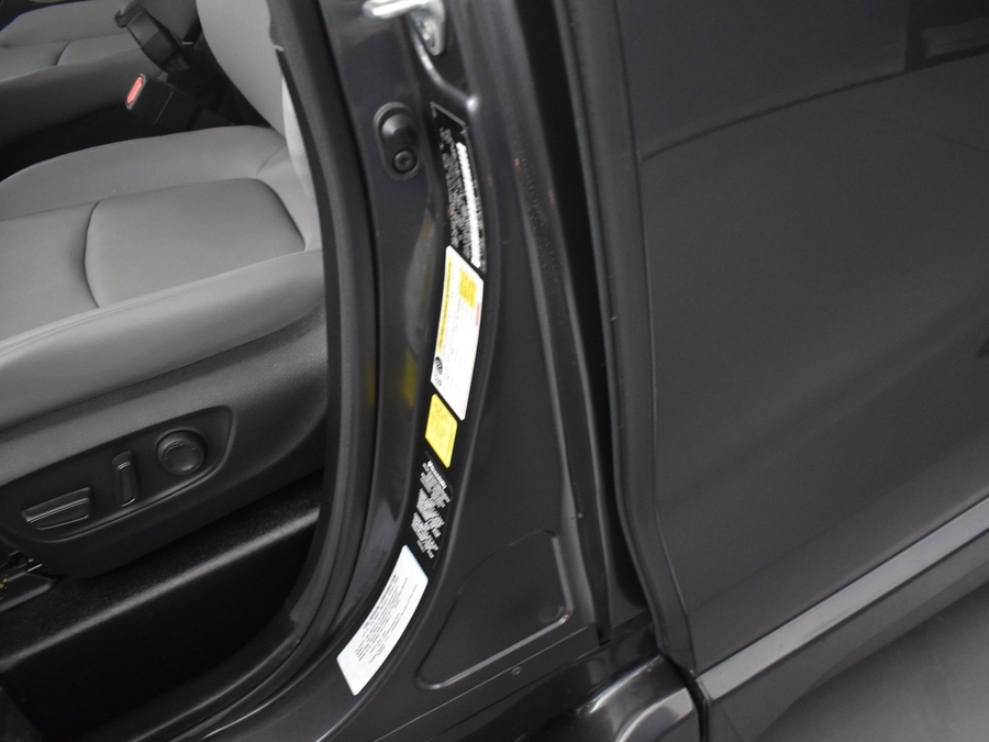 New 2025 Toyota Sienna Hybrid XLE Base - BraunAbility Side Entry Entry Fold Out Automatic Ramp